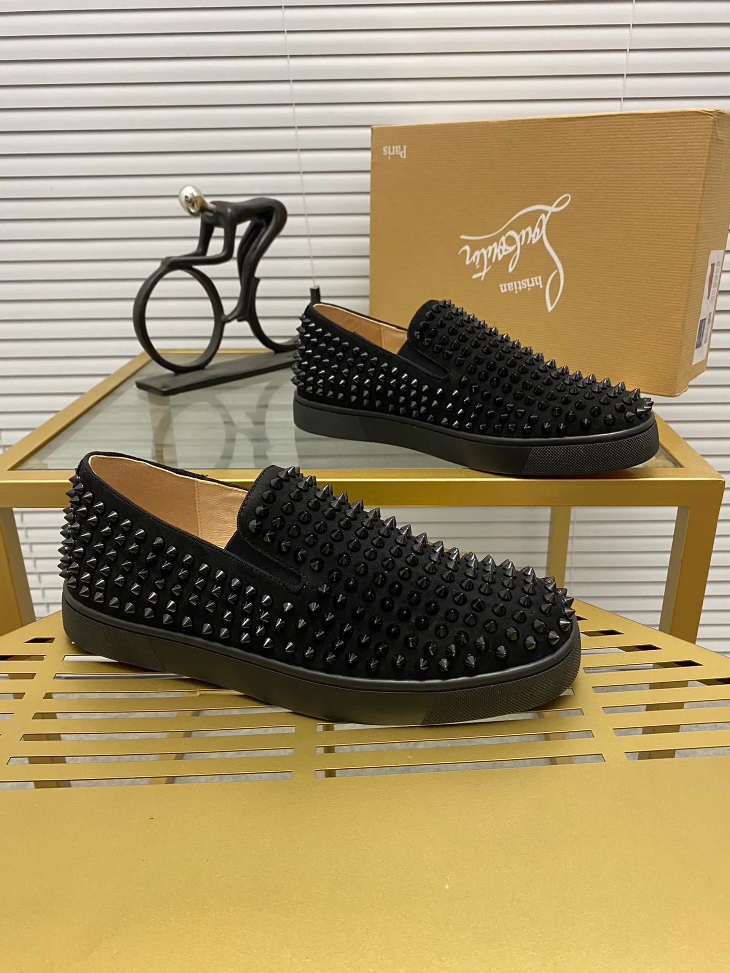Ex-factory price 440. christian louboutin (CL red sole shoes) counter nail series, high-top casual sneakers for couples 📢 📢 📢 Exclusive hot style release 🎈🎈💪 Movable latex feet 👻 Finished outsole stitching line [satisfied] 😝Female 35-40# Male 38#-46, global supply😝 [Top version]: Original imported cowhide upper, top original leather lining, original molded TPU outsole, original 1:1 detail processing, original shoe last, large quantities in stock, rest assured as shown above